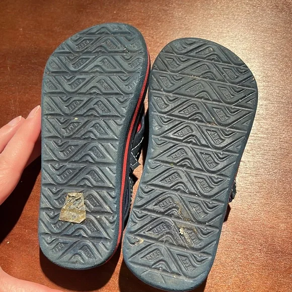 Reef toddler size 7/8 sandals - Picture 2 of 2